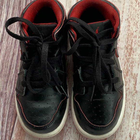 Toddler Boys Nike Air Jordan Sneakers. - Picture 3 of 14